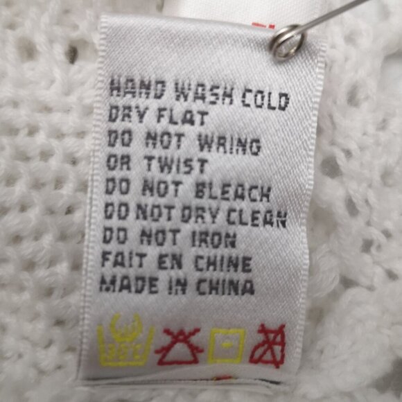 2 / $30.00 - Laura Petites Ladies Size XS White Lightweight Knit Sweater - Picture 6 of 9